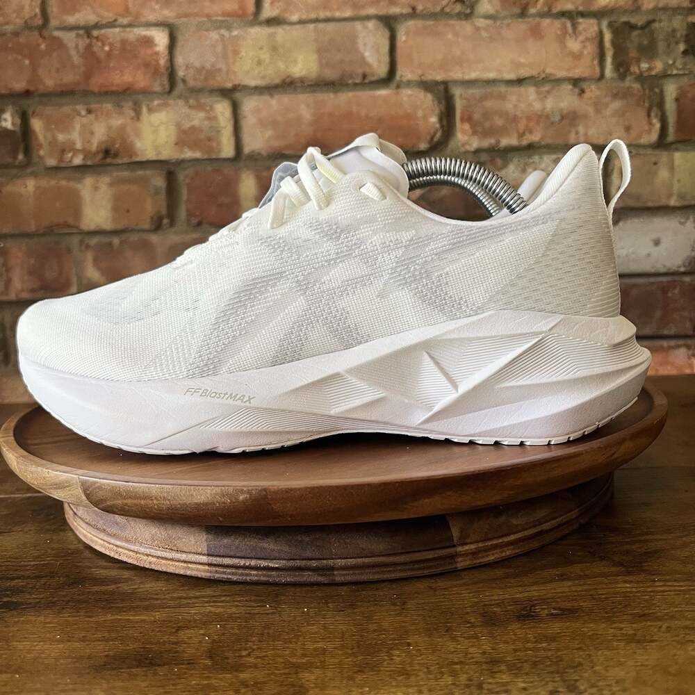Asics Novablast 5 Max Cushion Womens 11 White Neutral Running Shoes Sneakers